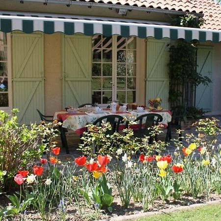Chambre D'Hotes Les Chenes Chaptelat Exterior photo